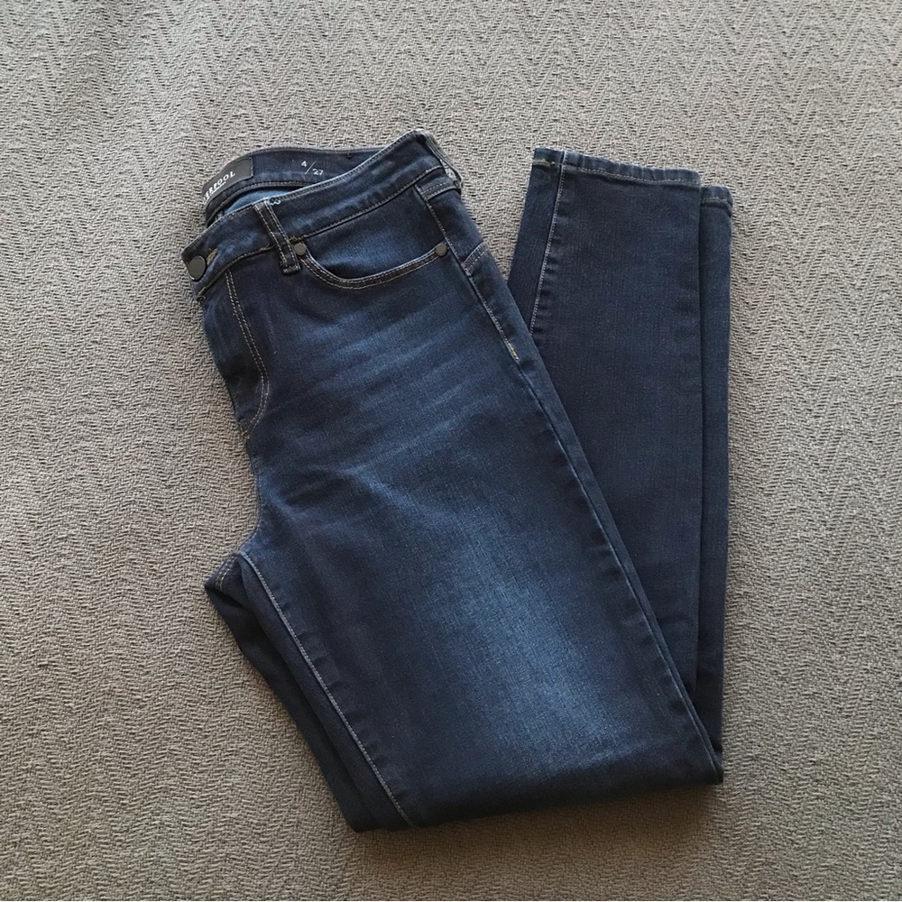 Liverpool Los Angeles Denim The Hugger Ankle 4 / 27 Blackout Blue Dark Wash Jean